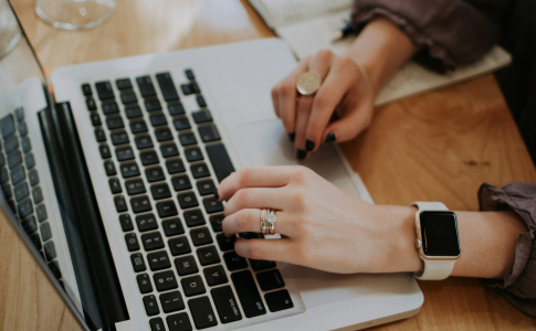 How to Write Gig Descriptions That Convert Browsers Into Buyers
